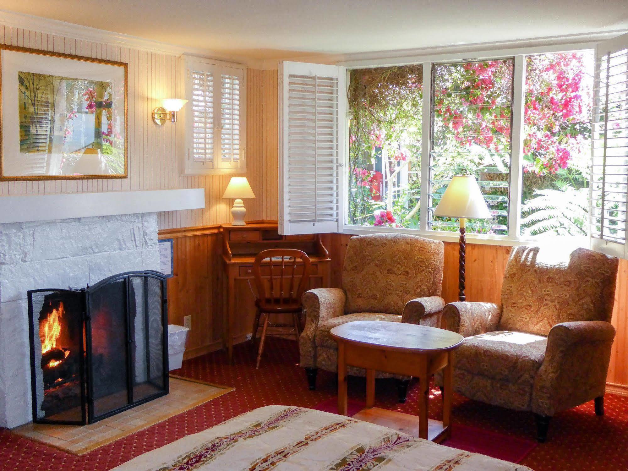 Carmel Fireplace Inn Eksteriør billede